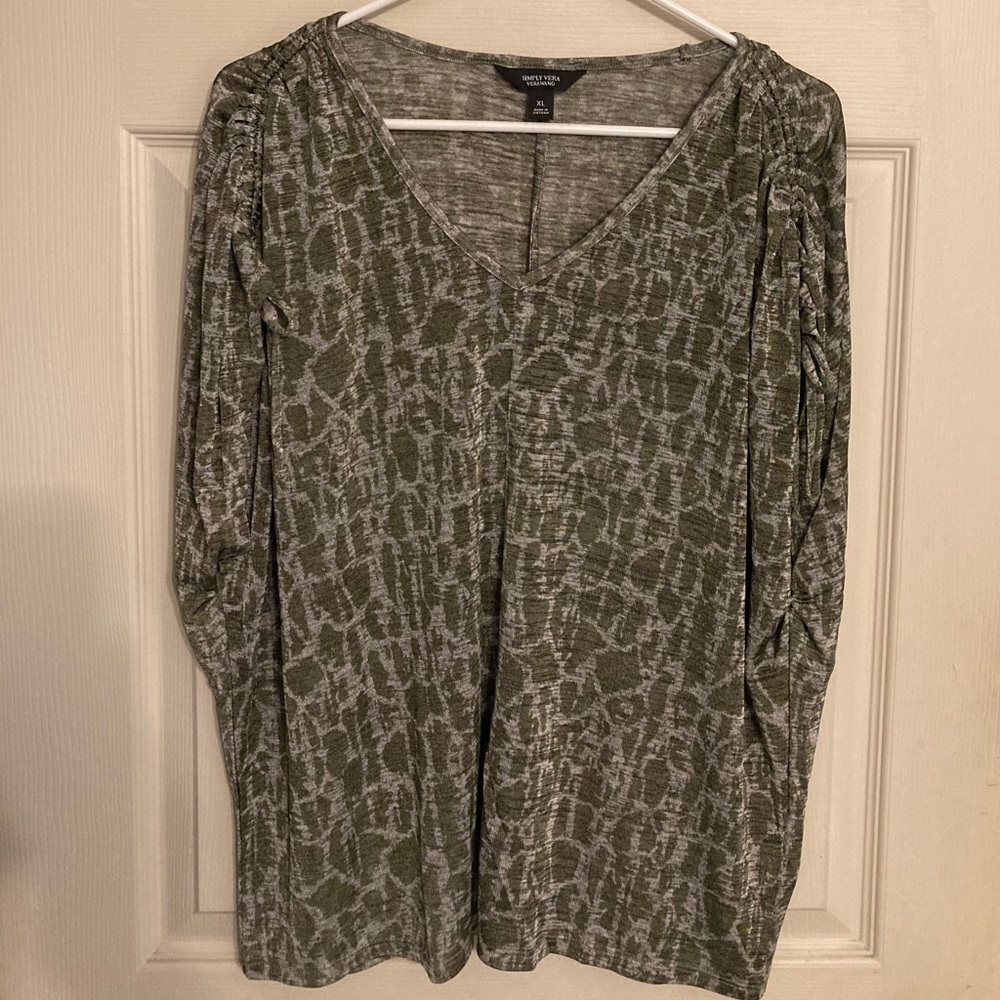 New Simply Vera Wang Top